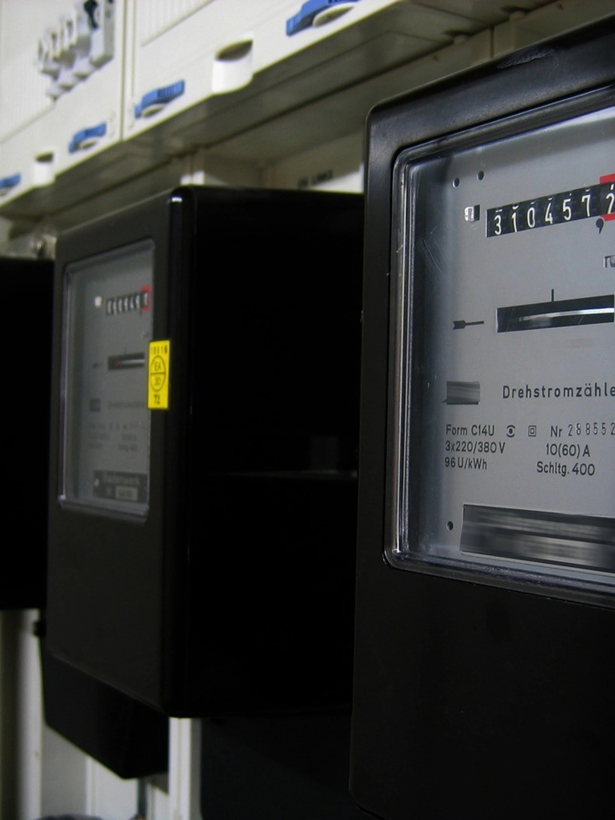 Energia elettrica, oggi è gratuita per sei ore: cosa c'è dietro (e perché non è solo una buona notizia)