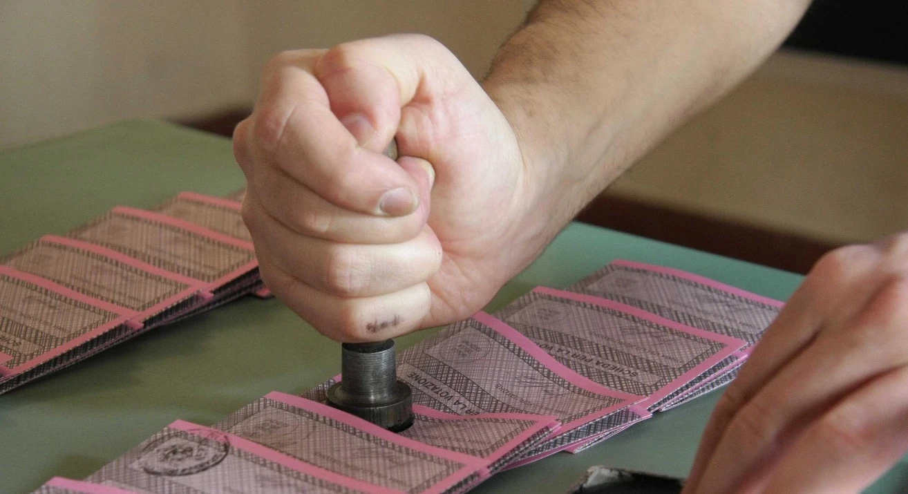 Sondaggio Eumetra: per il 40% degli italiani le larghe intese sono "inevitabili"