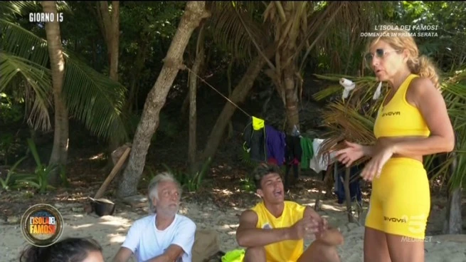 Isola dei famosi, malore in diretta per Jo Squillo: "Deve lasciare il reality"