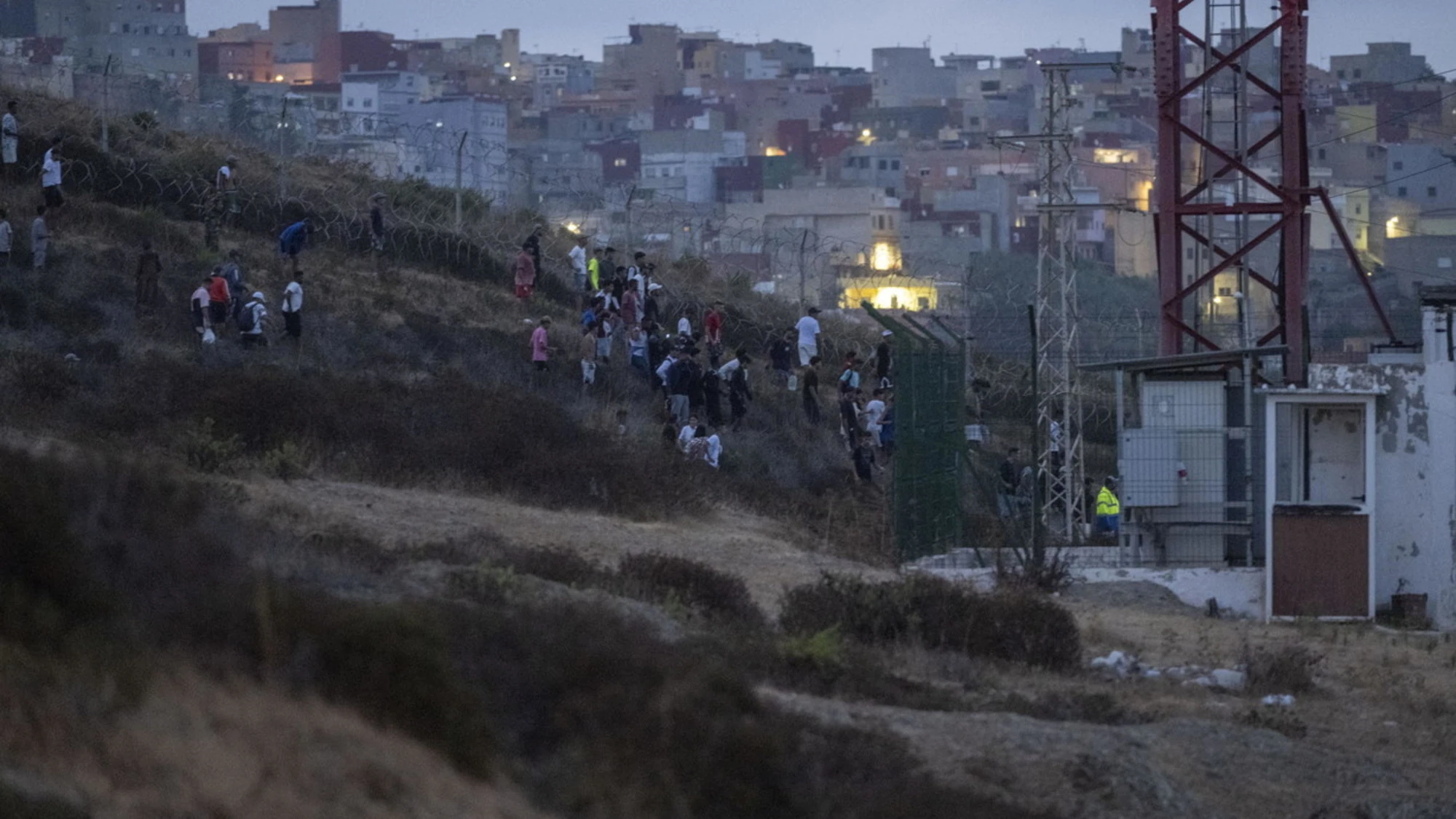 Ceuta, invasione di migranti: l'Italia dovrebbe chiudere lo spazio Schengen con la Spagna?