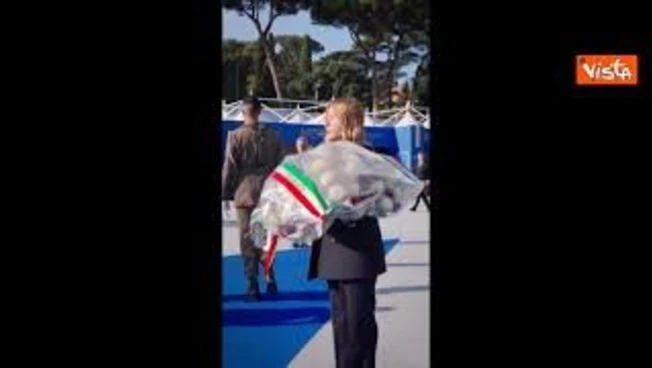 Meloni e Crosetto depongono un mazzo di rose in omaggio ai 4 militari morti in Bosnia