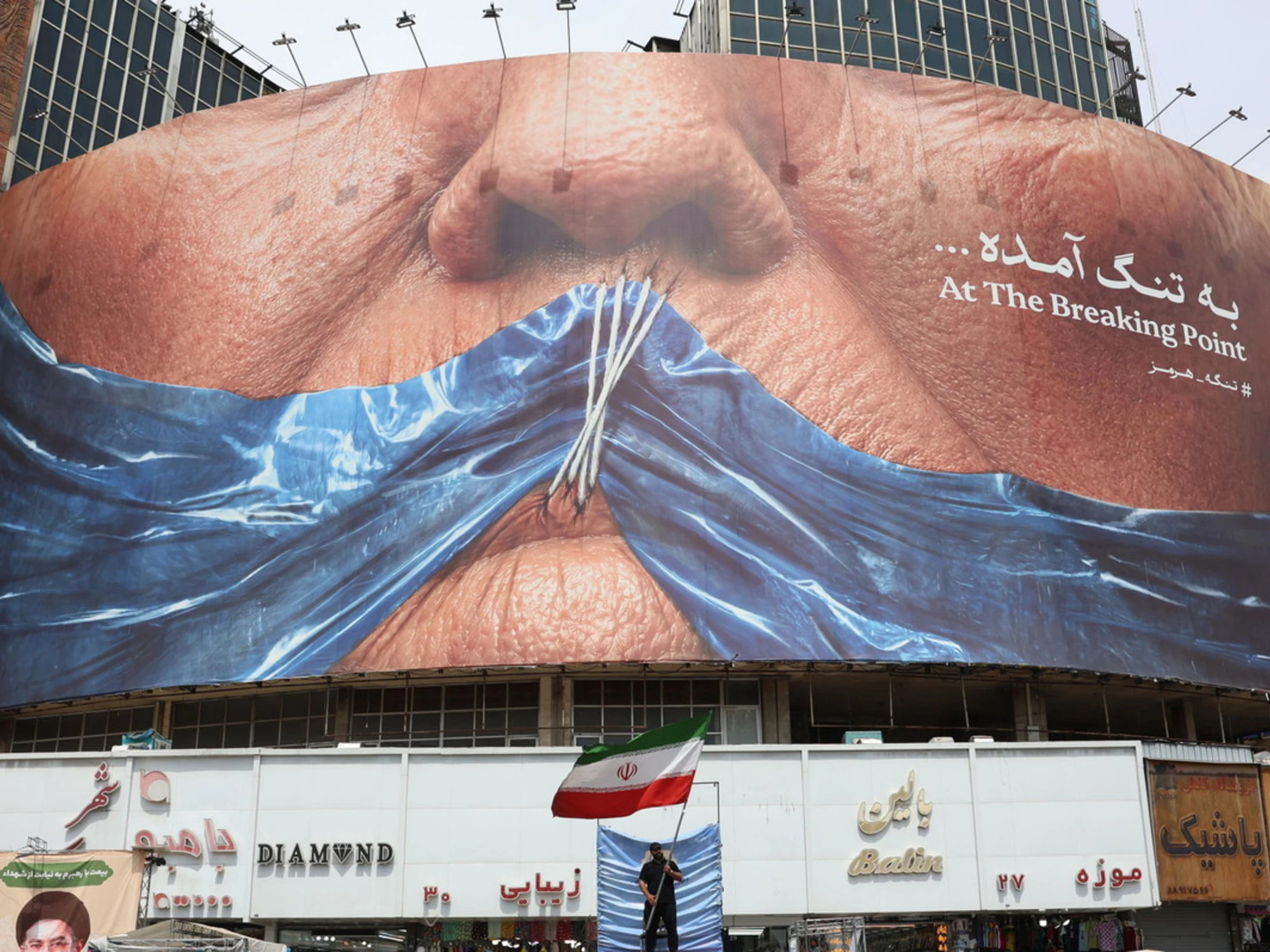 Iran, lo stallo dopo la riunione nella Situation Room: i dubbi di Trump