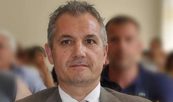 L'assessore su Facebook:"Il Natale mi fa cacare"