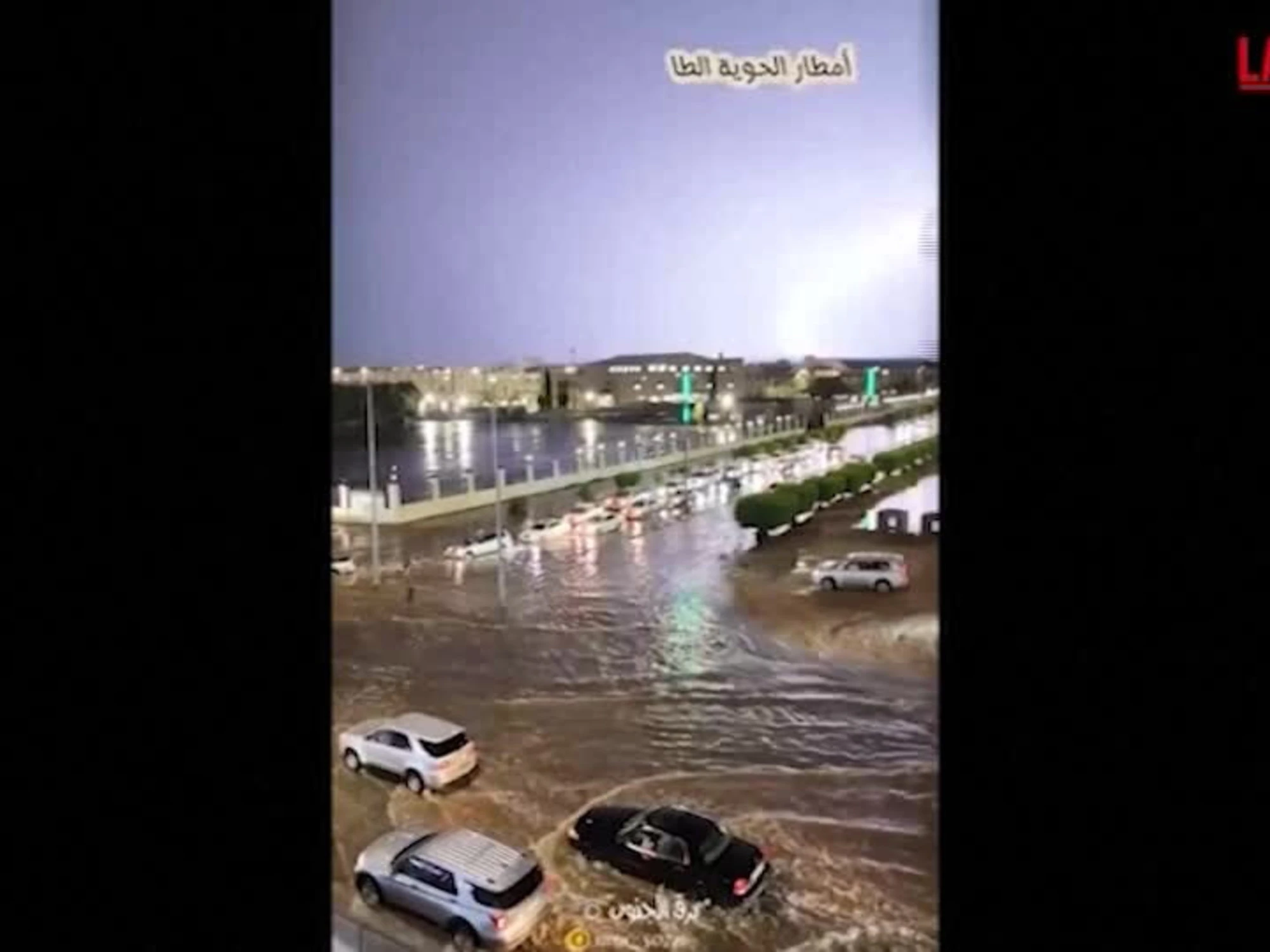 Clima impazzito, strade come fiumi in Arabia Saudita