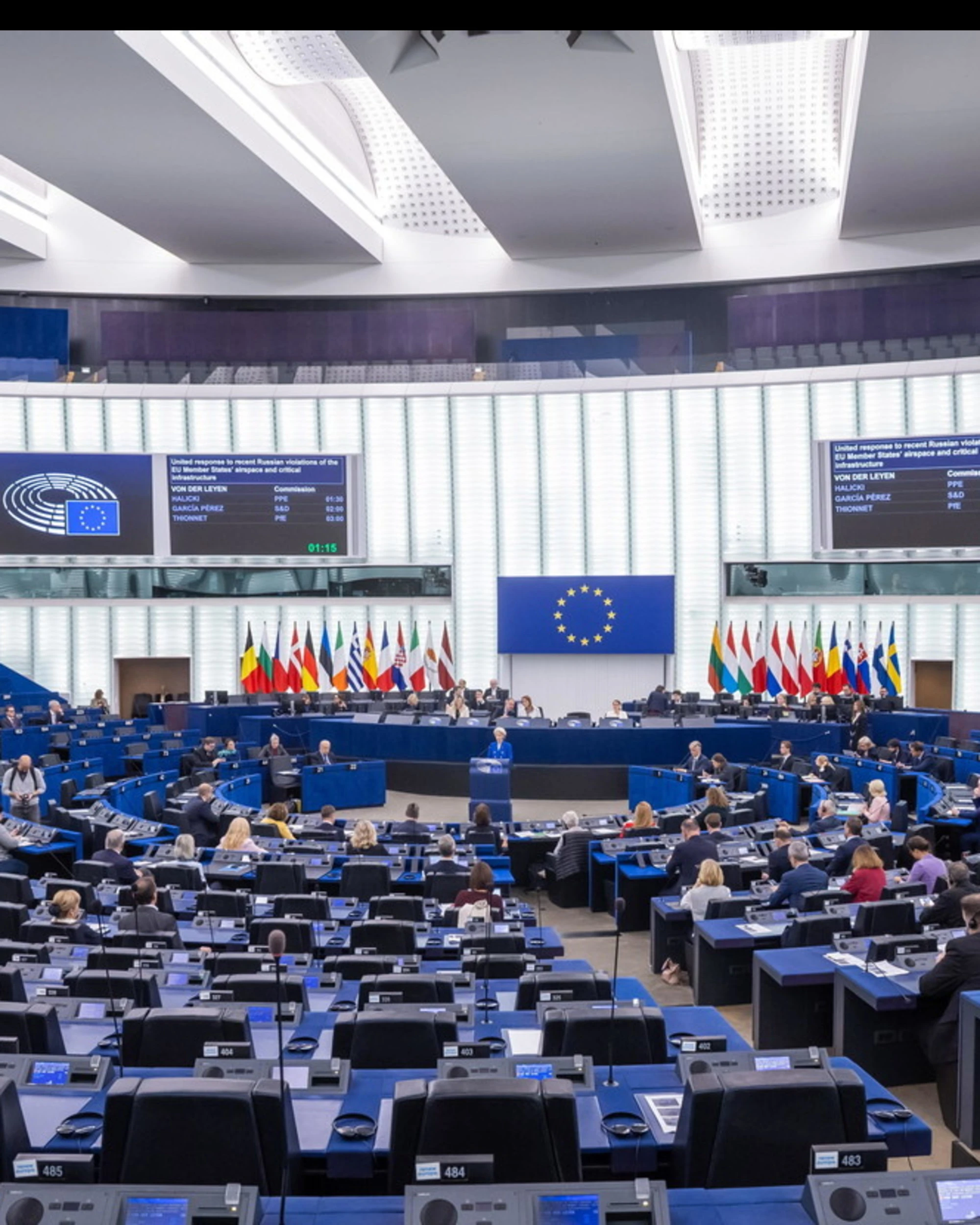 Ue, FdI denuncia il colpo di mano: "3,6 miliardi ai gay votati da un'aula deserta"