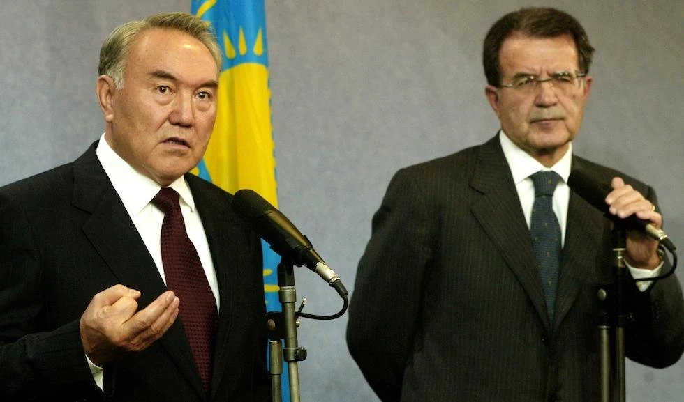 Prodi un anno fa era in ginocchio dal dittatore kazako Narbayev