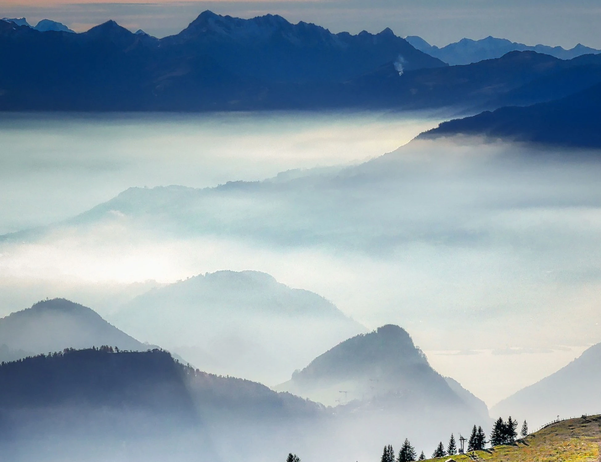 La poesia della nebbia che svela l’invisibile