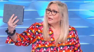 Domenica In, la gaffe di Mara Venier: "Scop***?", delirio in diretta con Loretta Goggi e Romina Power