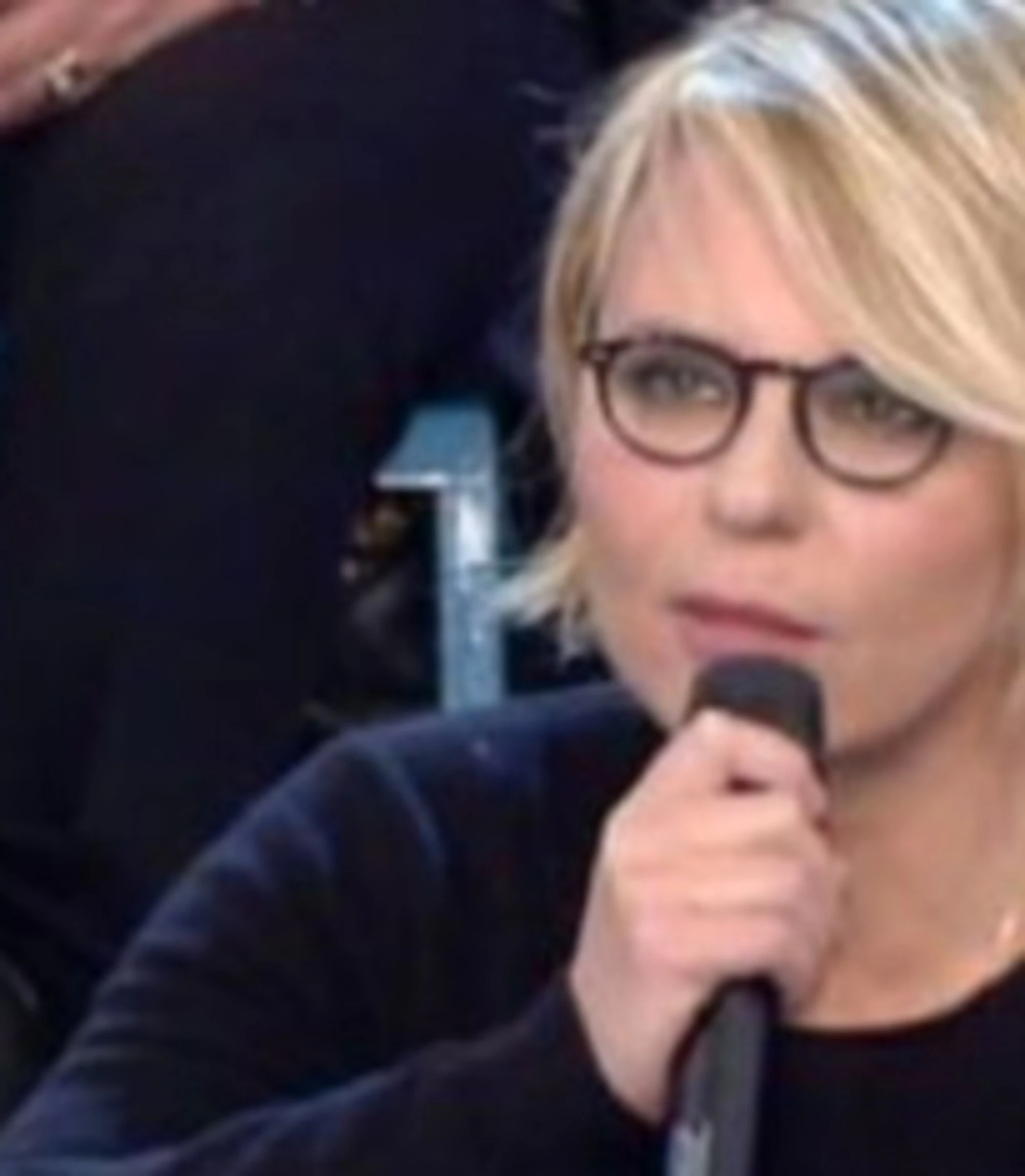 De Filippi-Carlucci, guerra senza quartiere