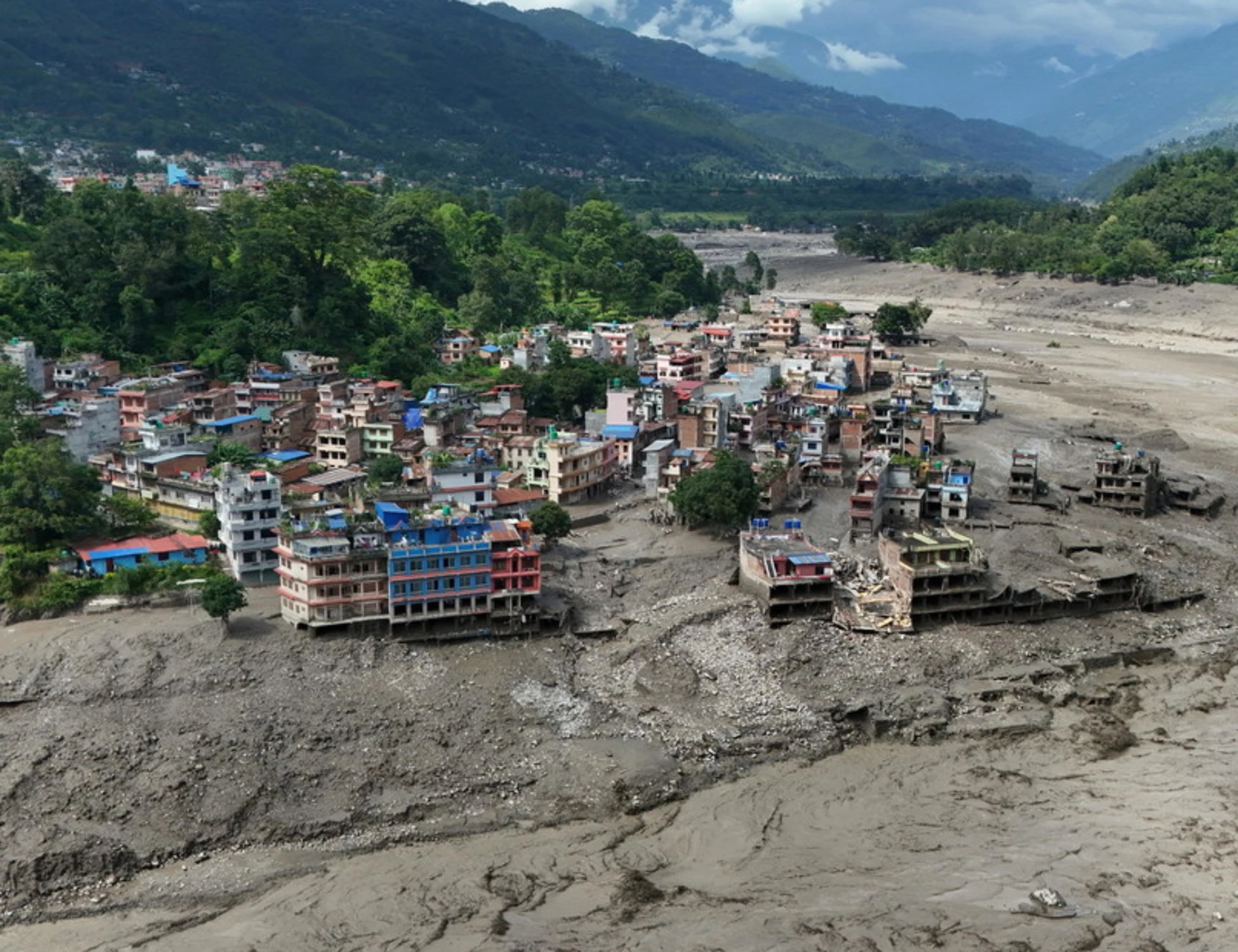 Nepal, tra i dispersi anche tre italiani: tra loro un 50enne di Rapallo. Le vittime sono oltre 300