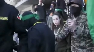 Hamas libera Agam Berger: come umiliano la soldatessa israeliana