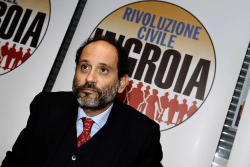 Ingroia fonda il suo partito "Azione civile"