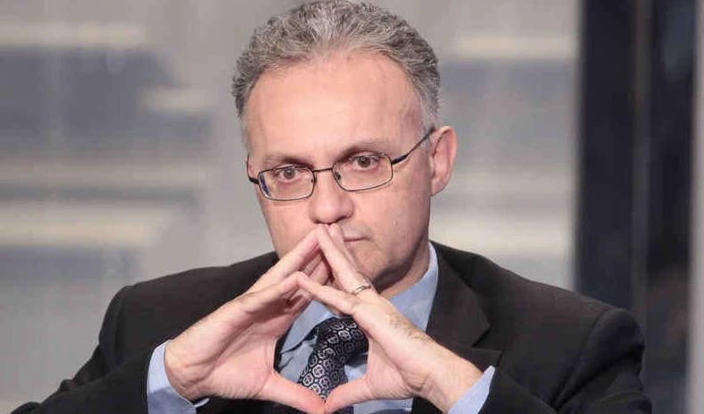 Mauro: Berlusconi risorgese va ai servizi socialiin studio da Santoro e Travaglio