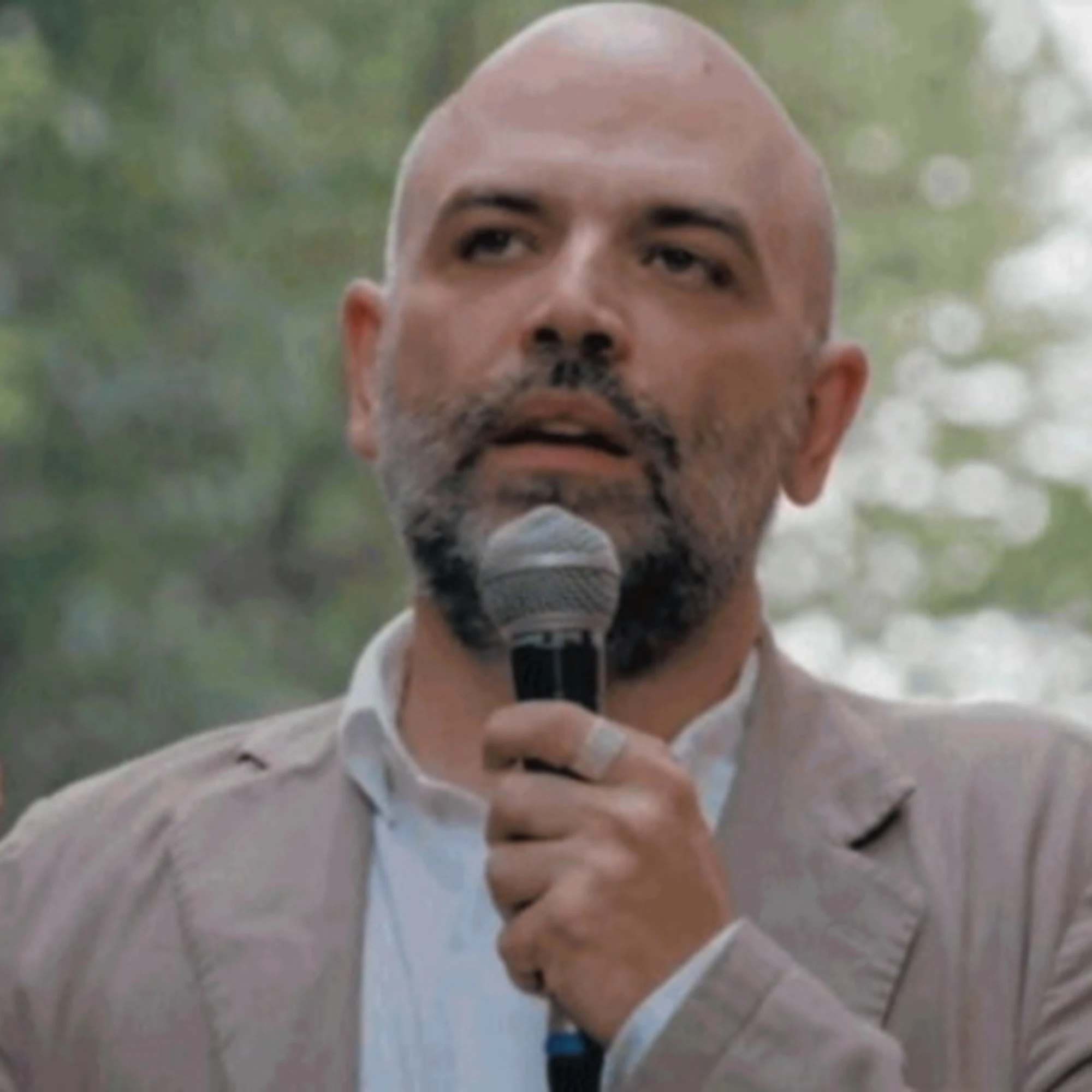Saviano difende Spin Time e si schiera con l'illegalità