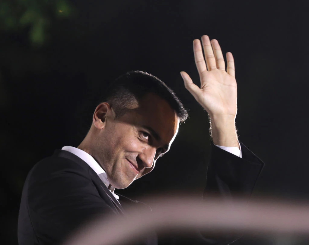 Luigi Di Maio rompe il silenzio elettorale: "Votare per un sindaco del M5s...", ricoperto di insulti