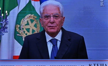 https://media.liberoquotidiano.it/8bvhlk-lBO-ebkrKGo-IICzvPEZC-sGvL8N14a9w4OI/width:800/quality:90/aW1hZ2VzLzIwMjUvMDkvMDYvMTAxNTA1NjUzLTI1ZDJkNTMyLWE3YmItNDc1Yy1iZjMyLWZhNzU5MGY4MzVhOC5qcGc.webp