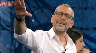 Piazzapulita, rissa tra Bacco e Selvaggia Lucarelli. Formigli alza la voce: "Adesso mi ascolta, abbassategli il microfono"