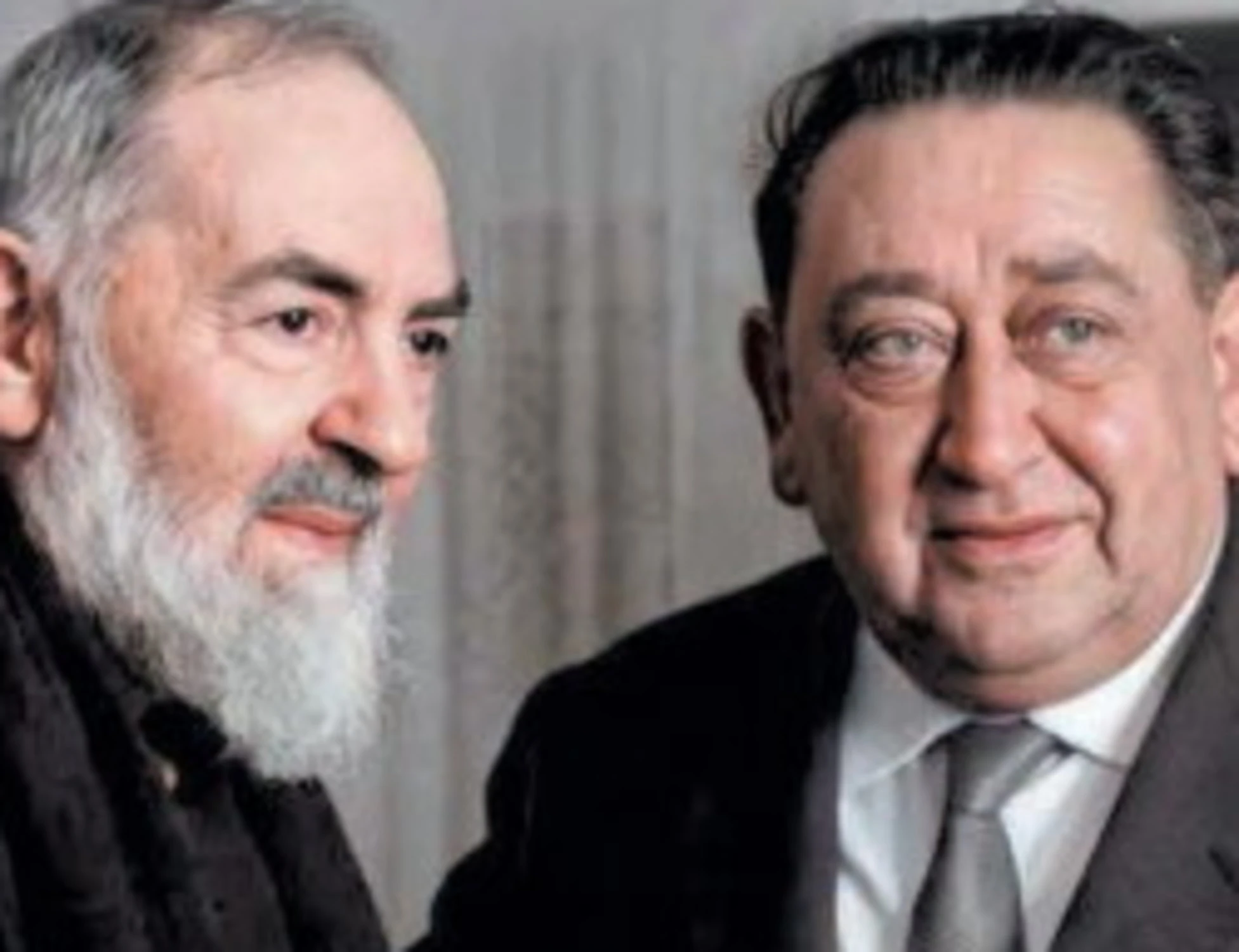 Padre Pio e il podestà fascista, la foto che allarma i compagni