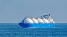 Diego Fusaro, il delirio complottista: "Cosa sta succedendo?". Nave cisterna piena di gas: forse...