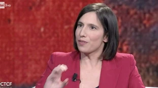 Elly Schlein da Fazio: "Dipende da loro". Sinistra allo sbando