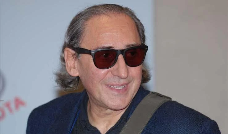 Battiato sbarella di nuovoe bacchetta Papa Francesco:"Parli di Dio in modo più serio"