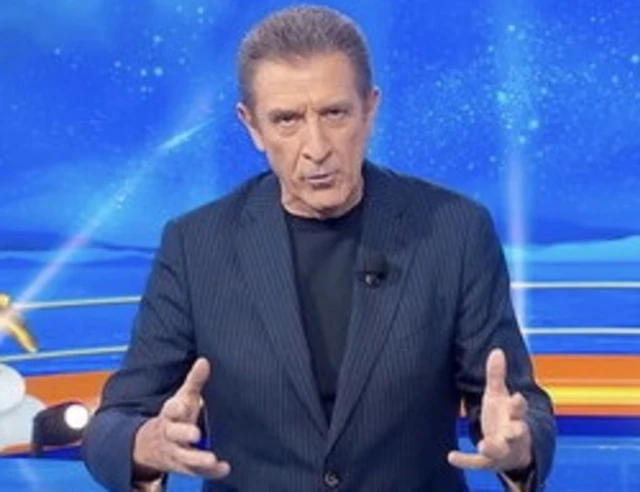 Juventus, furia-Ezio Greggio: “Bidoni e mezze tacche”. Nel mirino…