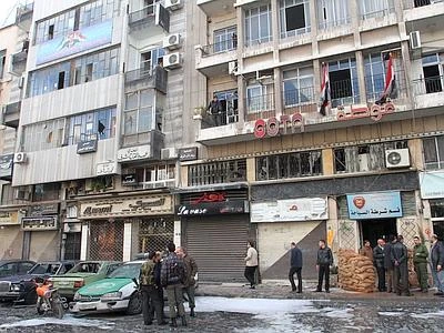 Siria, raid aereo su un panificio Trecento morti tra la gente in coda