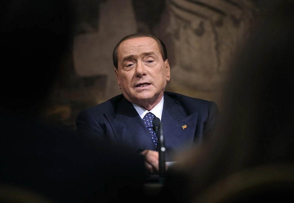 Crolla il reddito di Berlusconi: nel 2012 solo 4,5 milioni di euro