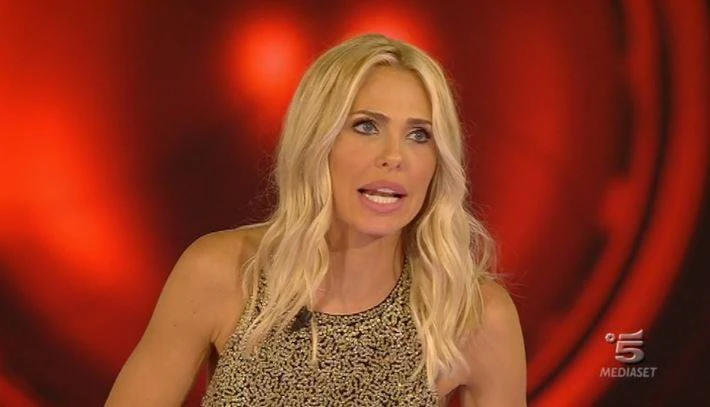 Grande Fratello Vip, Ilary Blasi verso il "suicidio". Mediaset non smentisce: "Perché rischiano il disastro"