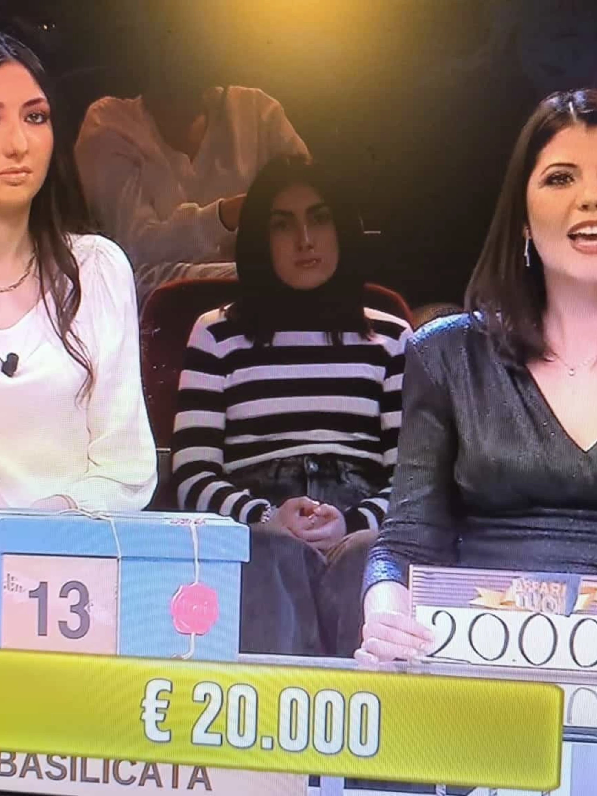 Affari Tuoi, l'aneddoto di Deborah sulla suora sconvolge il pubblico: "Cosa mi disse"