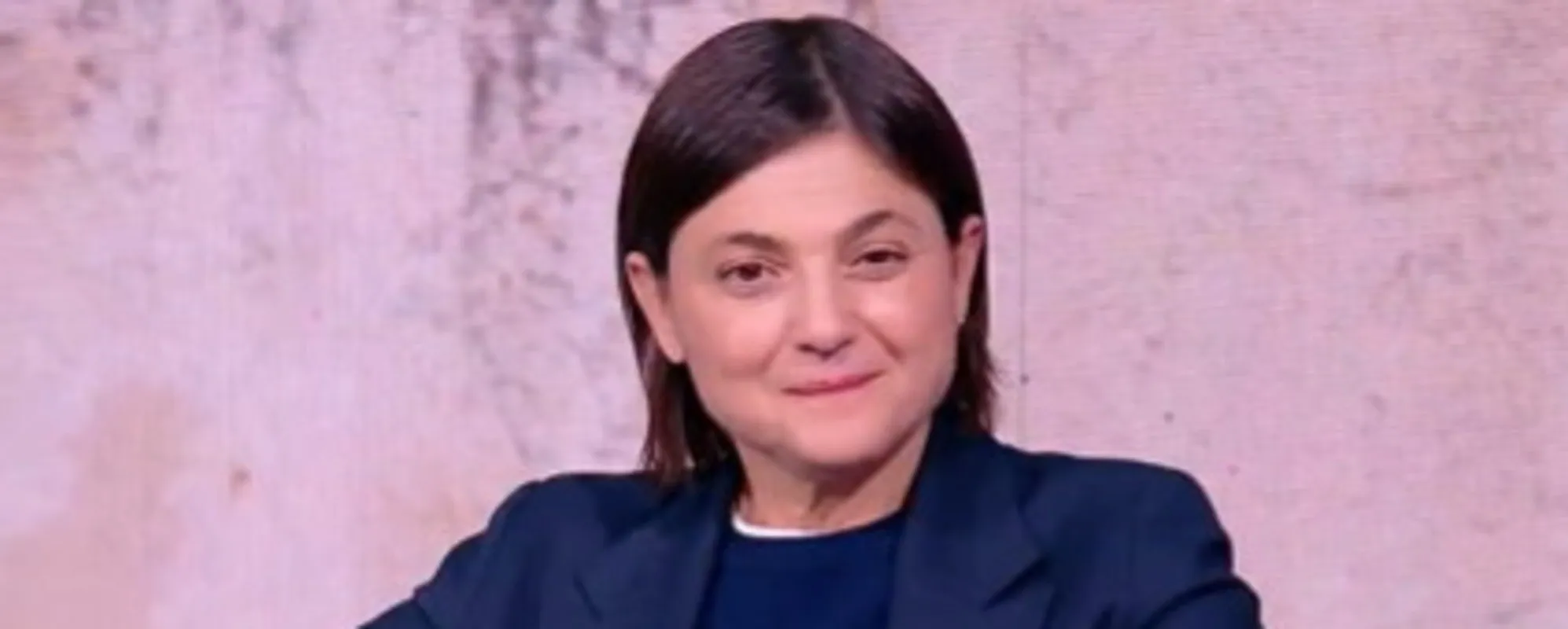 Siracusano spiana Serracchiani in diretta: "Voglio esprimerle la mia solidarietà", è gelo <span style="color: rgb(153, 0, 0);">Video</span>