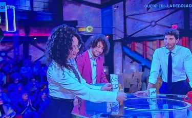 Affari tuoi, "quello che ti meriti": cattiveria gratuita contro Manuel