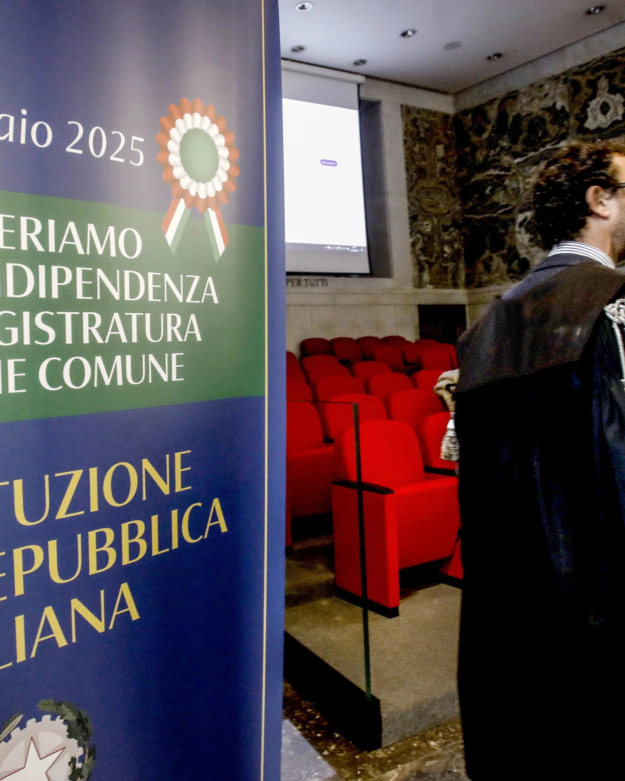 L'Italia è l'opposto degli Usa: la sinistra spera nei tribunali per salire al potere