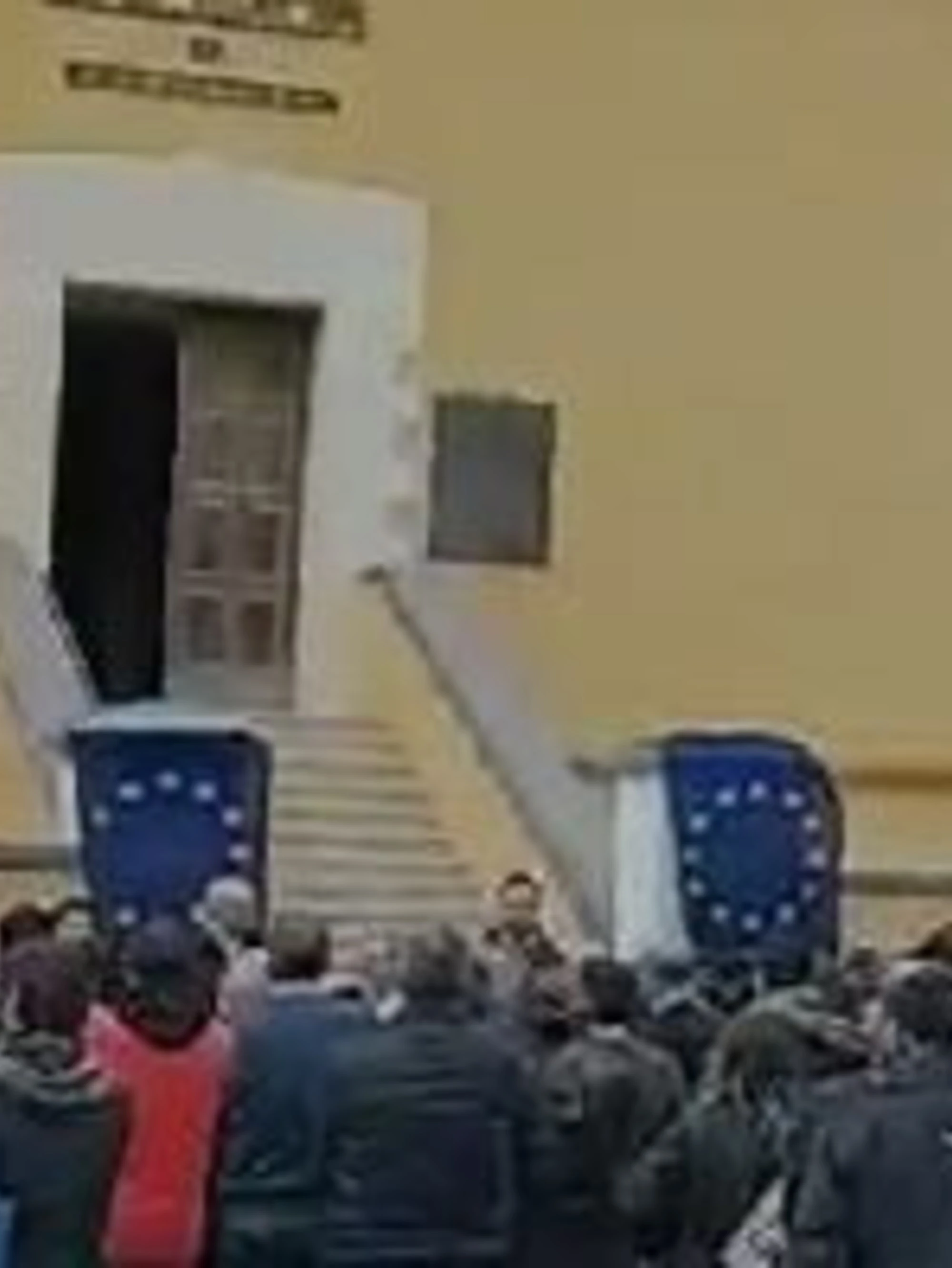 Ecco la piazza di Ventotene: guardate queste immagini, la colossale figuraccia del Pd