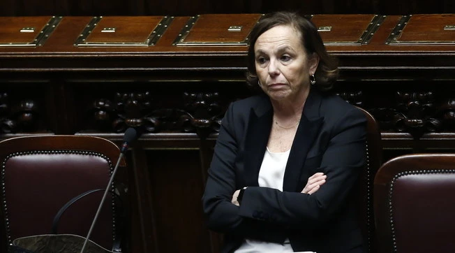 Coronavirus, Luciana Lamorgese preoccupata: "Comportamenti pericolosi per la sicurezza pubblica". Italia in rivolta?