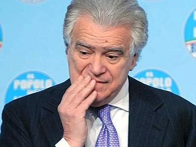 Firenze, truffa sui fondi all'editoria: 25 indagati. Tra loro anche Denis Verdini