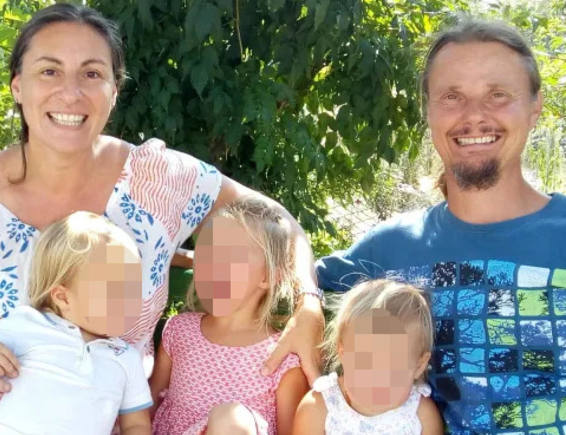 Famiglia nel bosco, la mamma e la "bronchite" della figlia: tensioni in comunità
