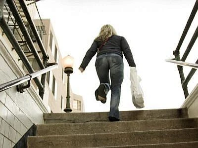 Sette minuti al giorno di scale migliorano la vita e fanno risparmiare energia