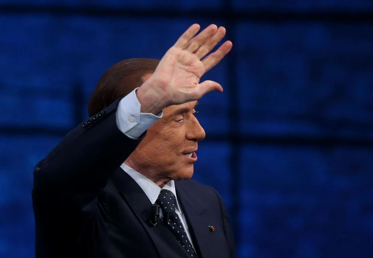 Silvio Berlusconi, Repubblica prosegue l'operazione terrorismo tra i suoi lettori: "Al Quirinale nel 2022"