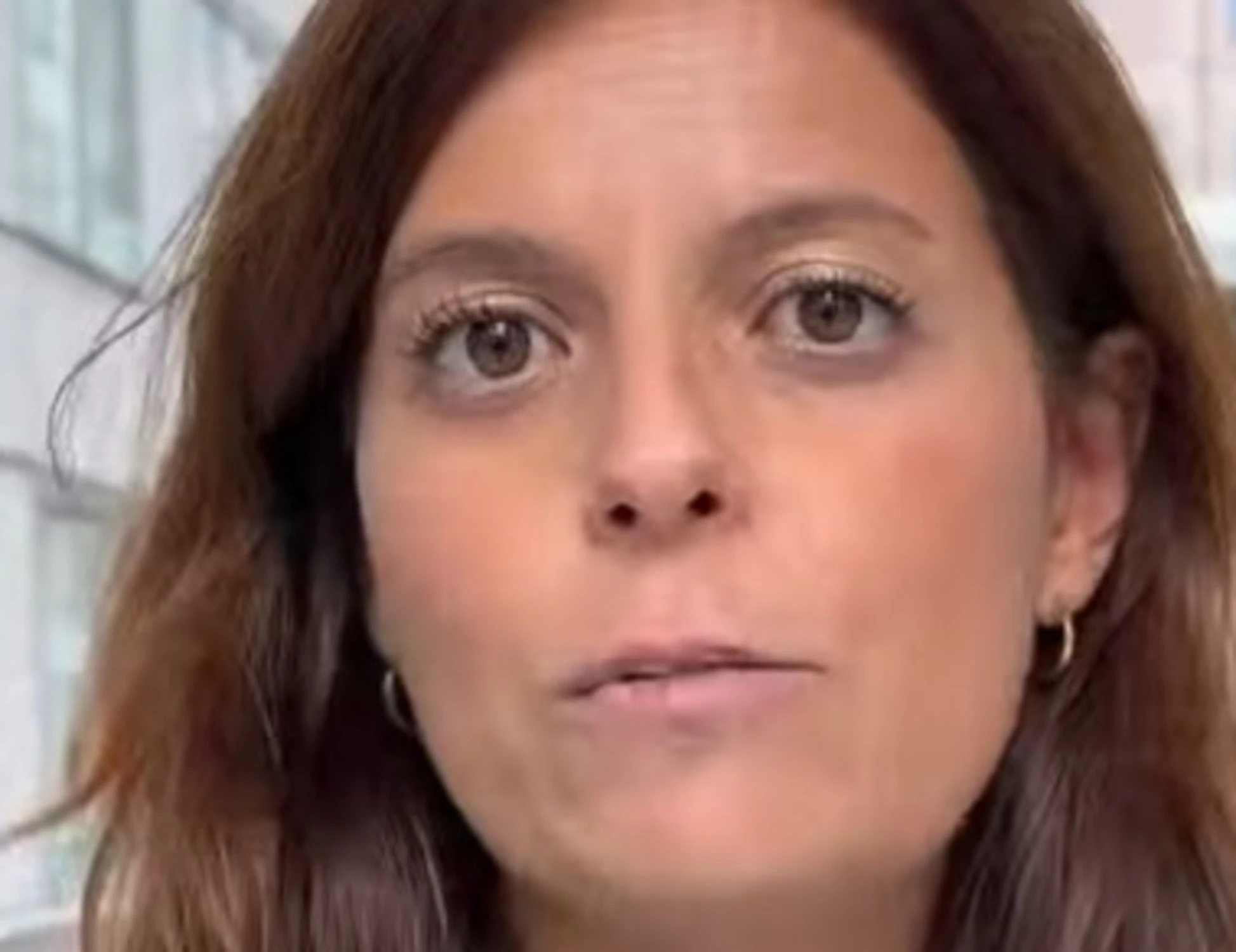 Ilaria Salis, i suoi due amici antifa condannati in Ungheria e lei perde il controllo