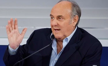 Gerry Scotti contro Stefano De Martino: "Che fastidio... Essere fusto aiuta"