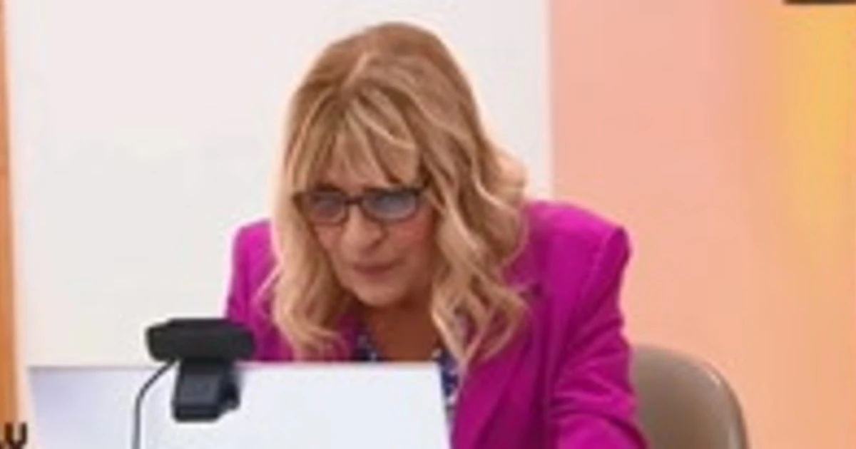 Uomini e Donne, Tina Cipollari da censura: "La mano appoggiata lì", cala il gelo in studio
