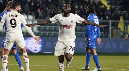 Il Milan regge il passo dell'Inter: doppio Kessie, 4-2 a Empoli. Il Napoli frana a -7: vince lo Spezia con un autogol
