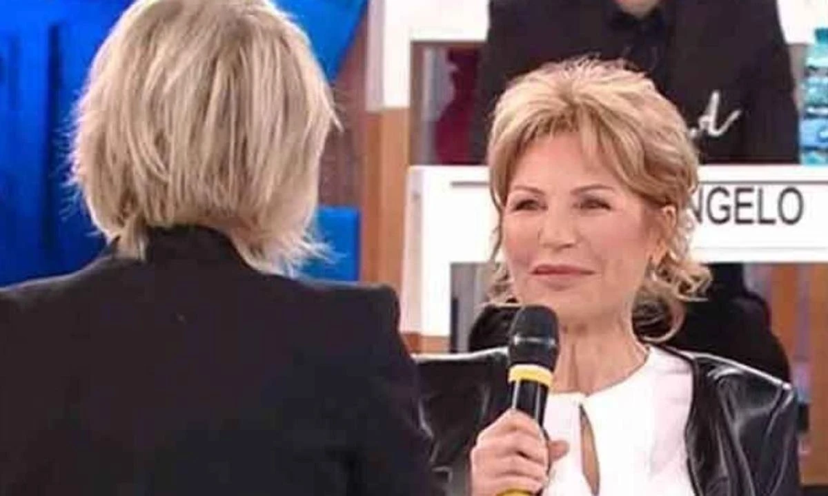 Lilli Gruber ad Amici, porta la politica dalla De Filippi: "Dovete dire basta", affondo contro Salvini