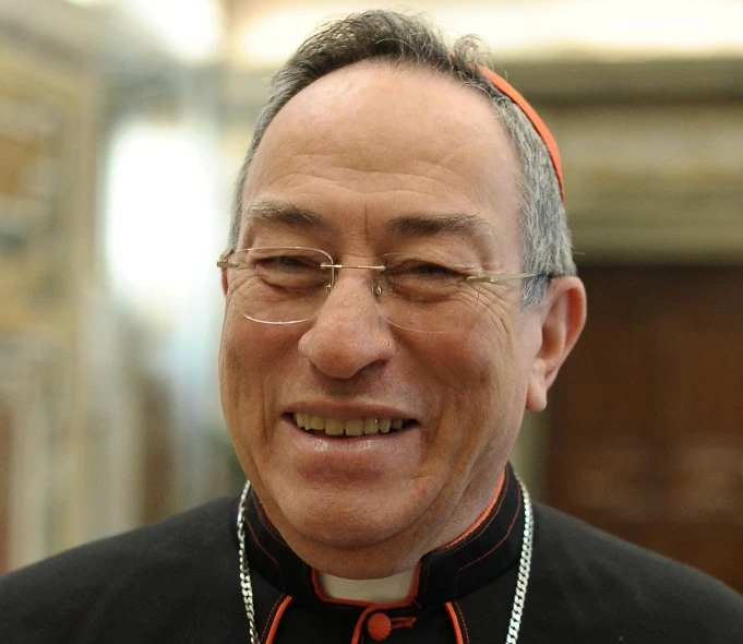 Vaticano, il cardinale Maradiaga e i 35 mila euro al mese: lo scandalo che travolge il porporato promosso da Papa Francesco