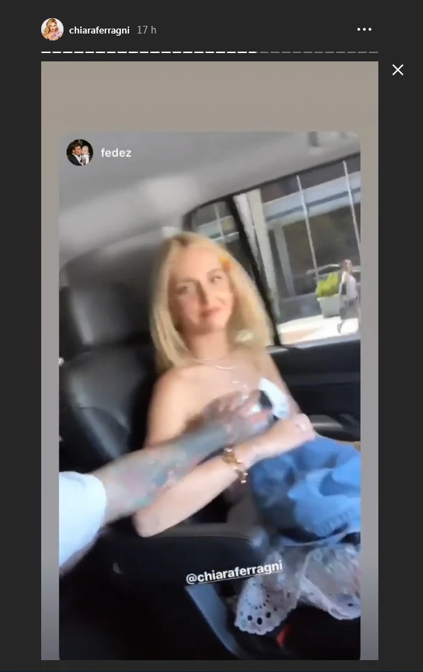 Fedez, il raptus: strizza il seno di Chiara Ferragni e riprende tutto