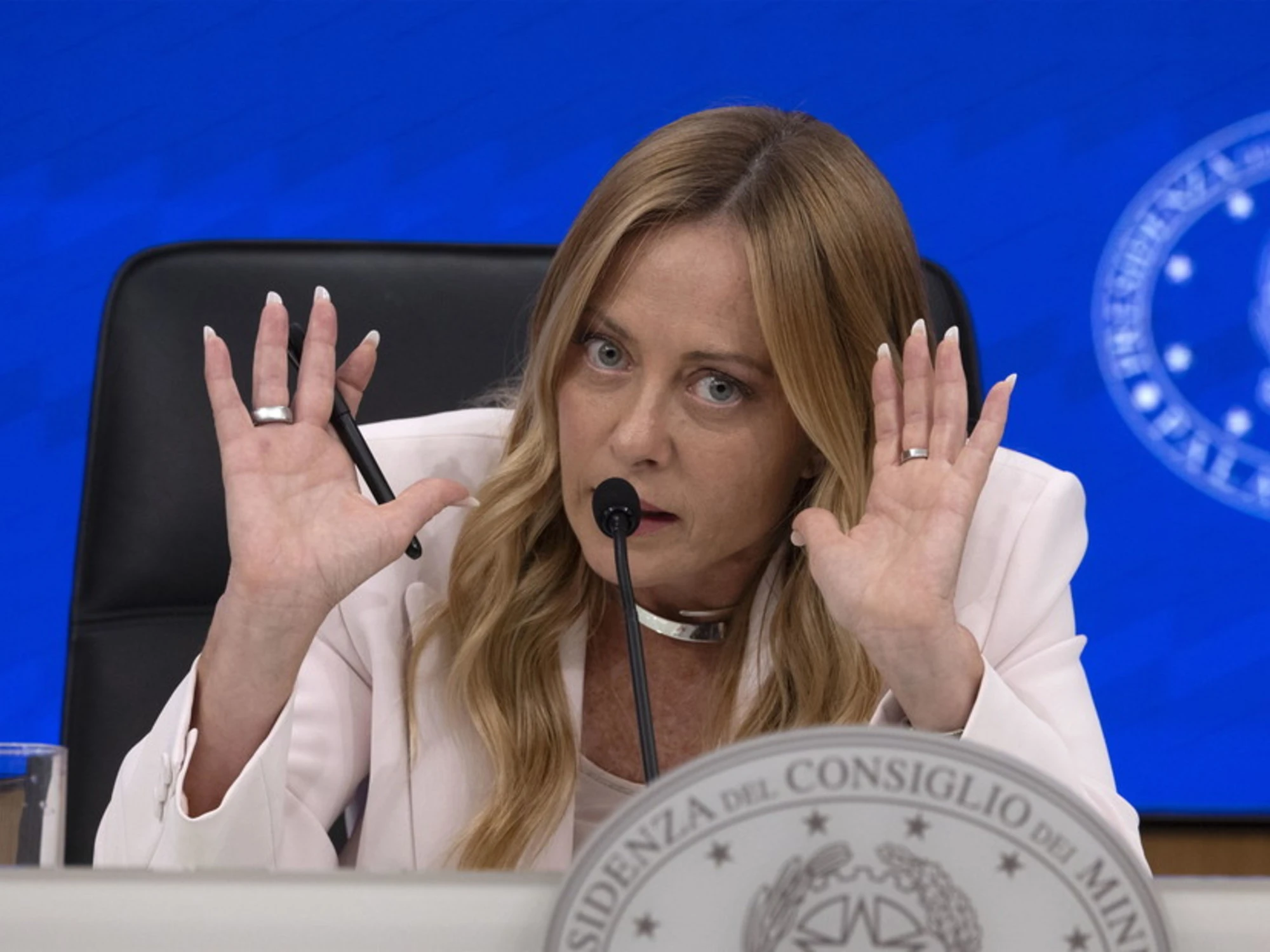 Giorgia Meloni in difesa dei bimbi italiani: "Stop burqa e hijab, numero massimo di stranieri"