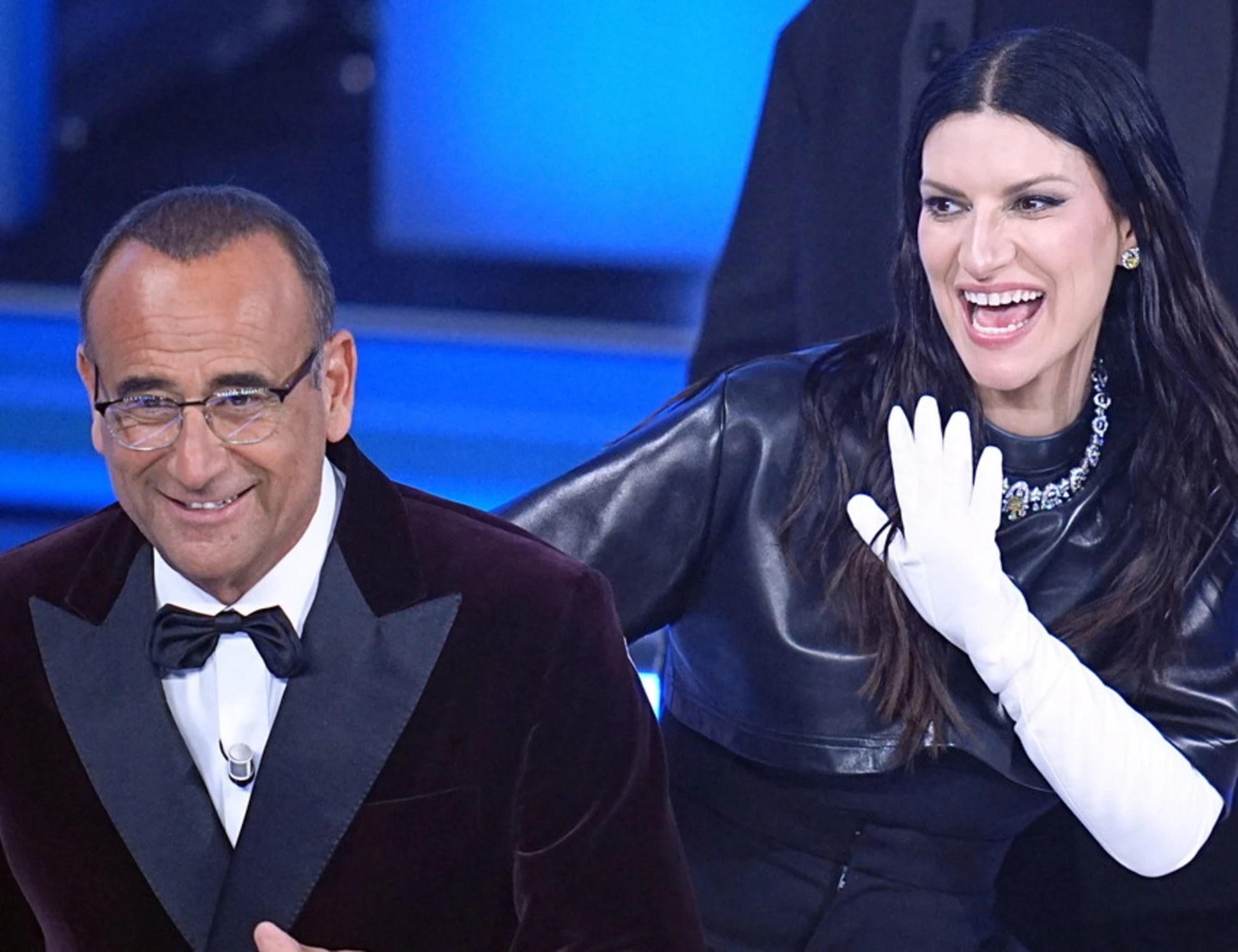 Sanremo 2026, la diretta della finalissima: Frassica gela Conti: "I Jalisse e Al Bano". Imbarazzo in diretta