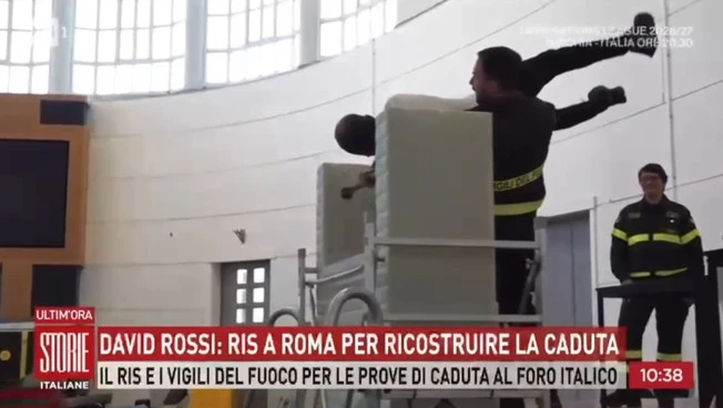 Morte David Rossi, a Storie Italiane immagini della ricostruzione della caduta