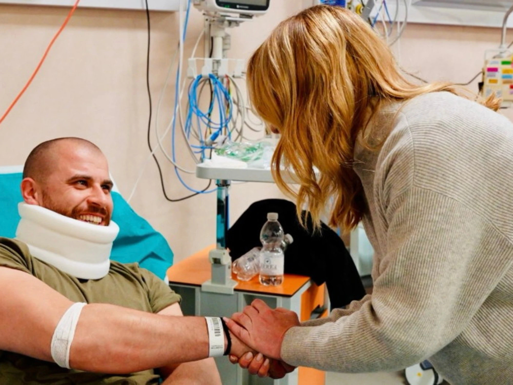 Giorgia Meloni visita gli agenti? Il post fa numeri senza precedenti